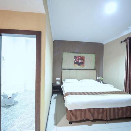 New Hollywood Hotel Pekanbaru Ngoại thất bức ảnh