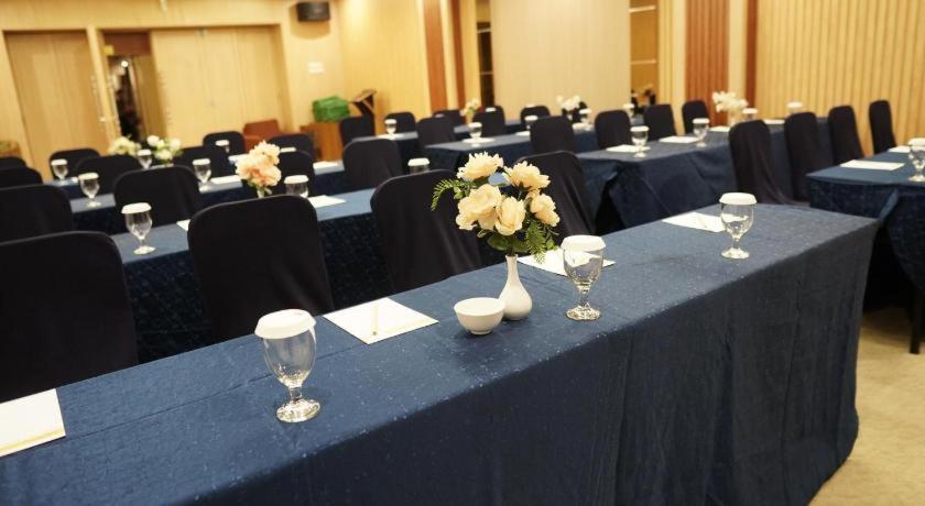 New Hollywood Hotel Pekanbaru Ngoại thất bức ảnh