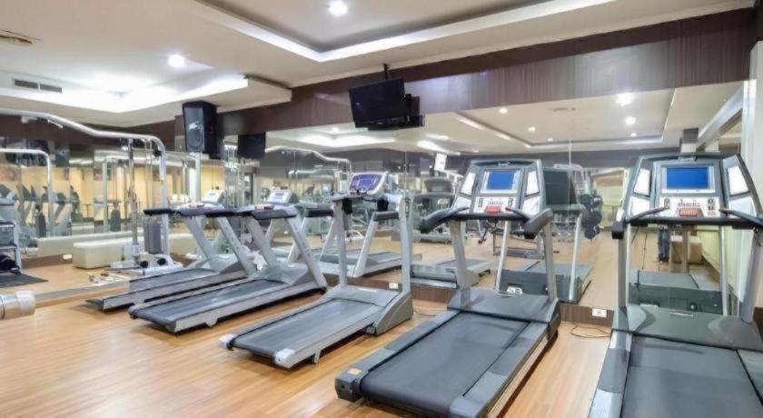 New Hollywood Hotel Pekanbaru Ngoại thất bức ảnh