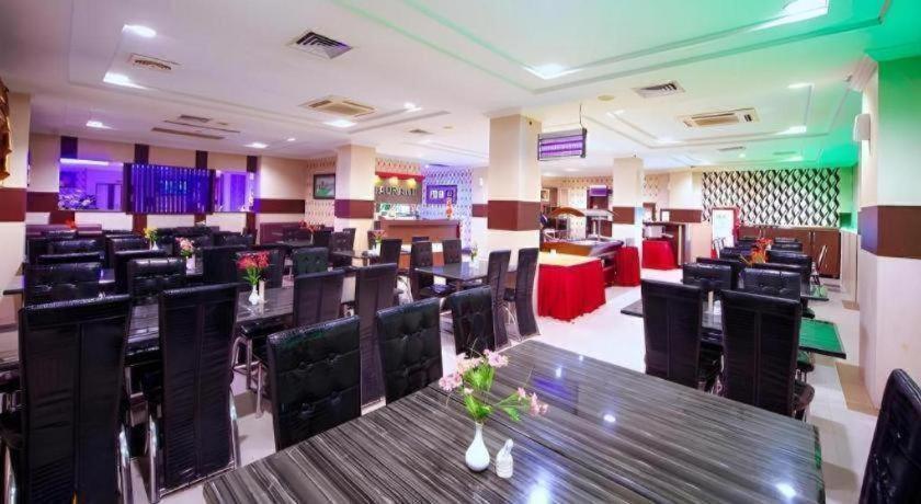 New Hollywood Hotel Pekanbaru Ngoại thất bức ảnh