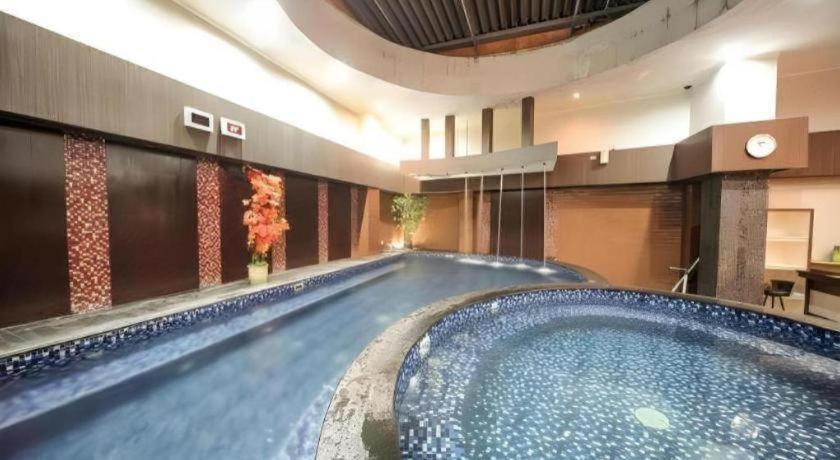 New Hollywood Hotel Pekanbaru Ngoại thất bức ảnh