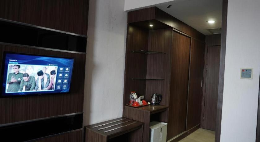 New Hollywood Hotel Pekanbaru Ngoại thất bức ảnh