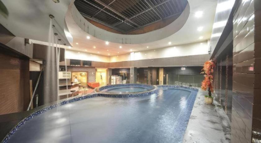 New Hollywood Hotel Pekanbaru Ngoại thất bức ảnh