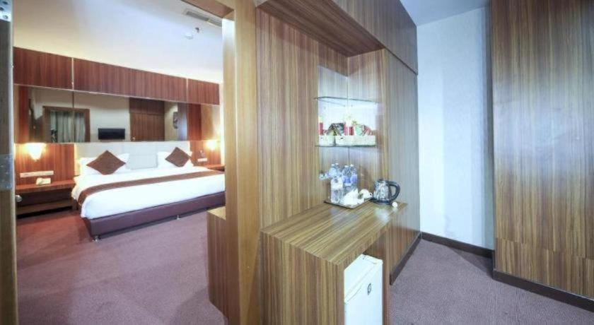 New Hollywood Hotel Pekanbaru Ngoại thất bức ảnh