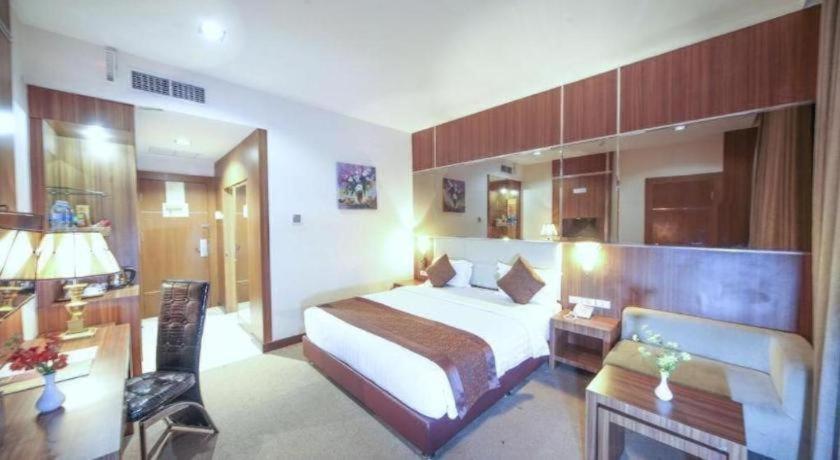 New Hollywood Hotel Pekanbaru Ngoại thất bức ảnh