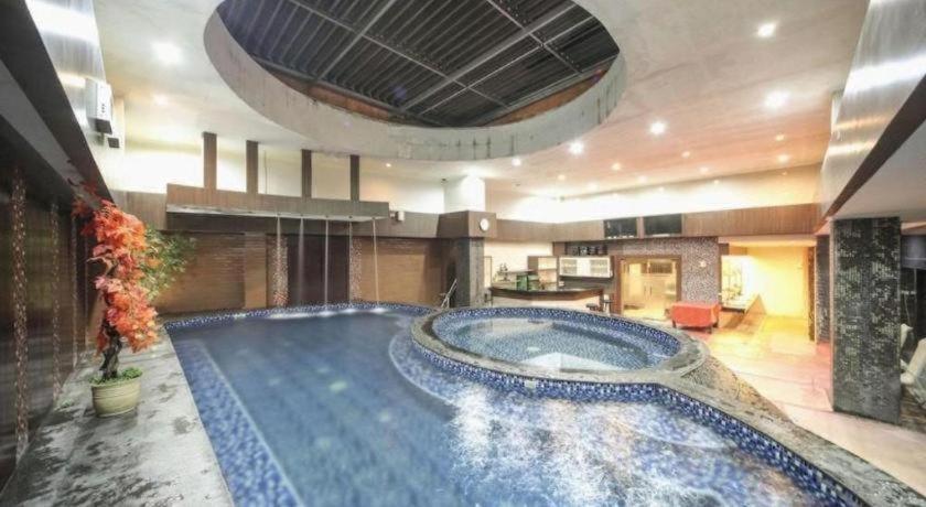 New Hollywood Hotel Pekanbaru Ngoại thất bức ảnh