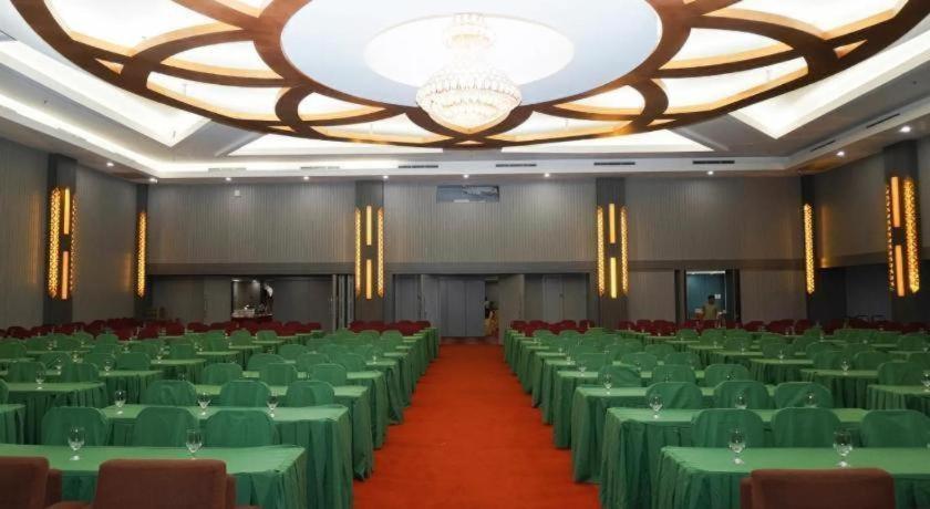 New Hollywood Hotel Pekanbaru Ngoại thất bức ảnh