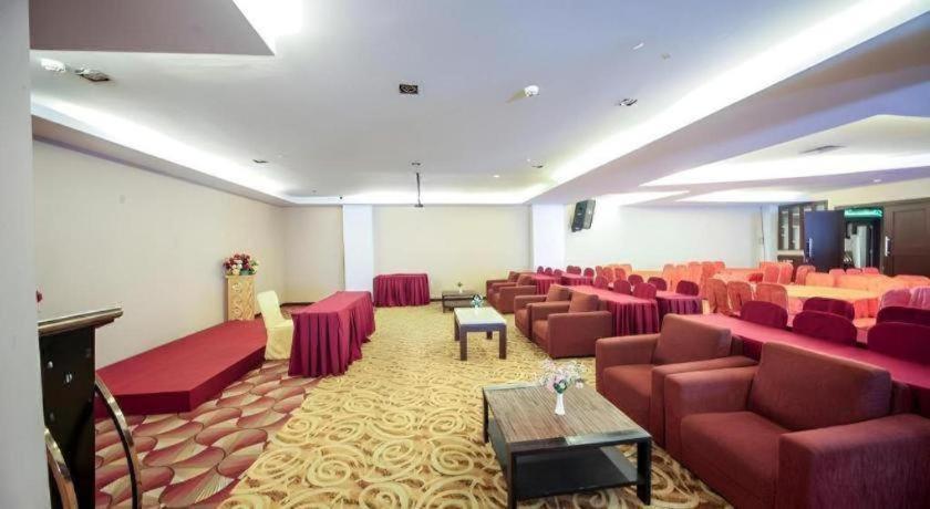 New Hollywood Hotel Pekanbaru Ngoại thất bức ảnh